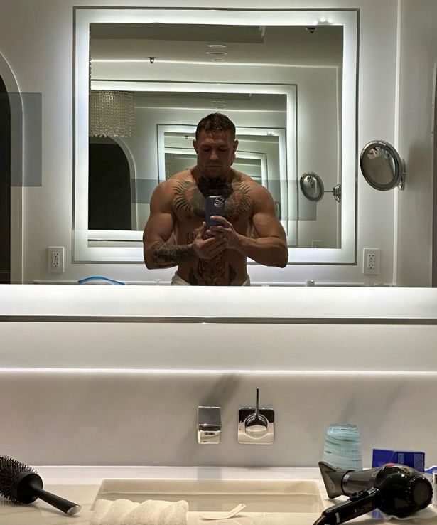 Conor McGregor appears ripped in a bathroom selfie, but caption upsets some fans.